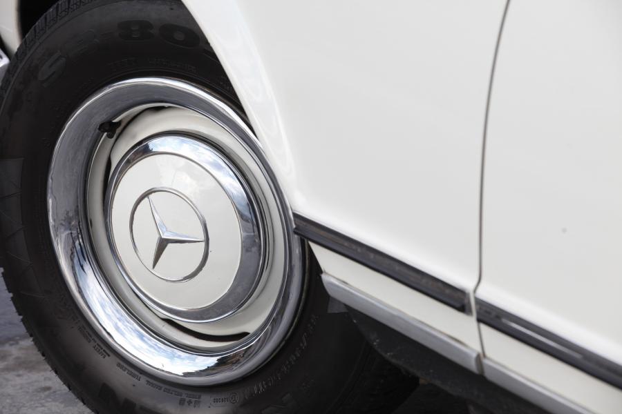  Mercedes-Benz 230 SL Coupe 1965 года  (фото 7 из 14)